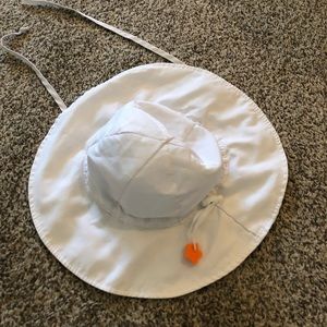 Sun hat with SPF 50 and ties